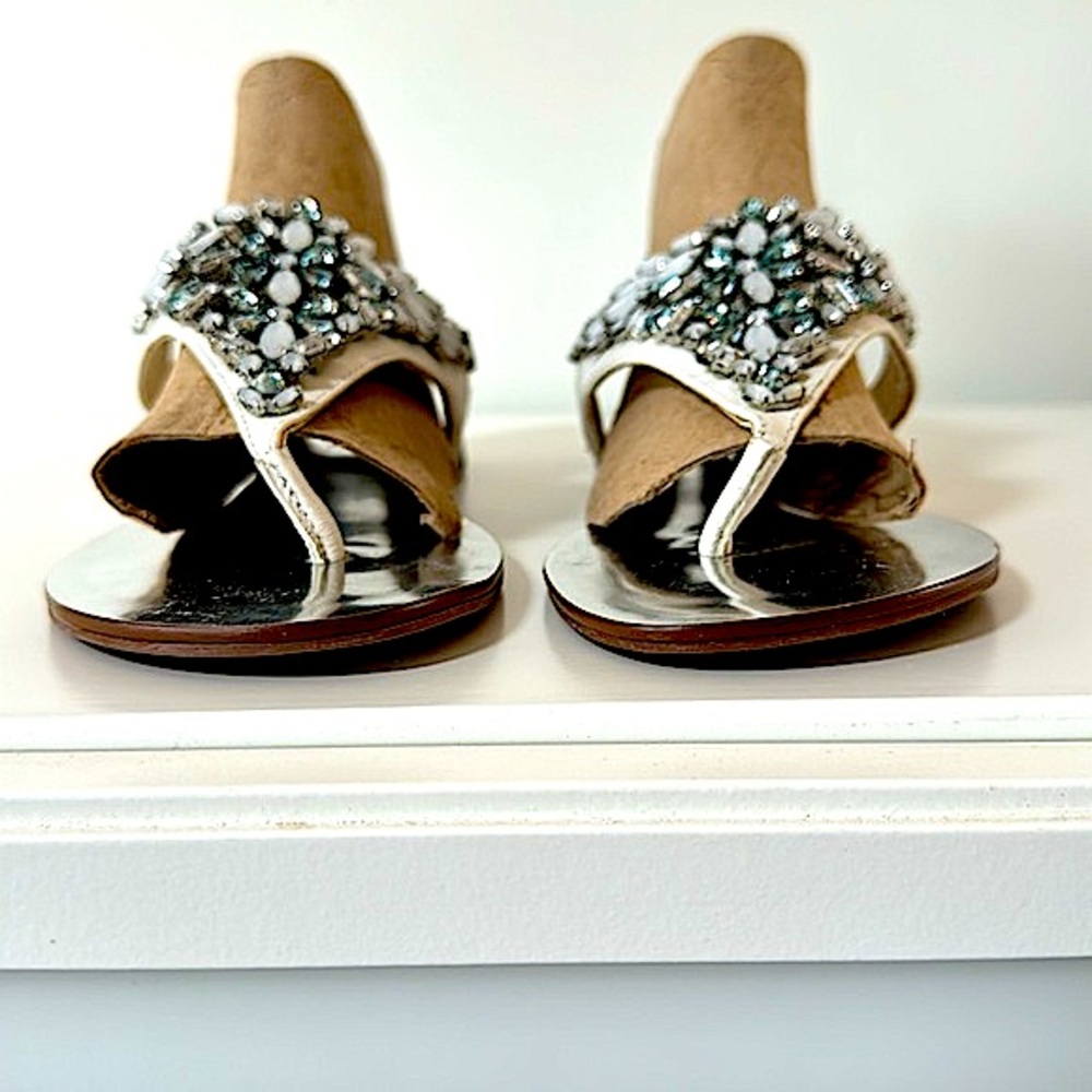 NWOB!!Beautiful White with Beaded Top Thong Sandals - Picture 5 of 7